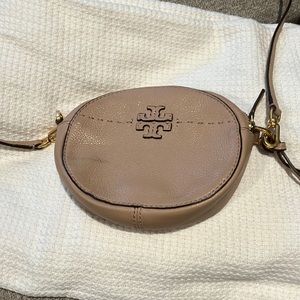 Tory Burch McGraw convertible round on beige